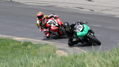 Chasing Eric Swahn in 600 Superstock