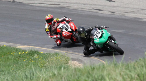 Chasing Eric Swahn in 600 Superstock